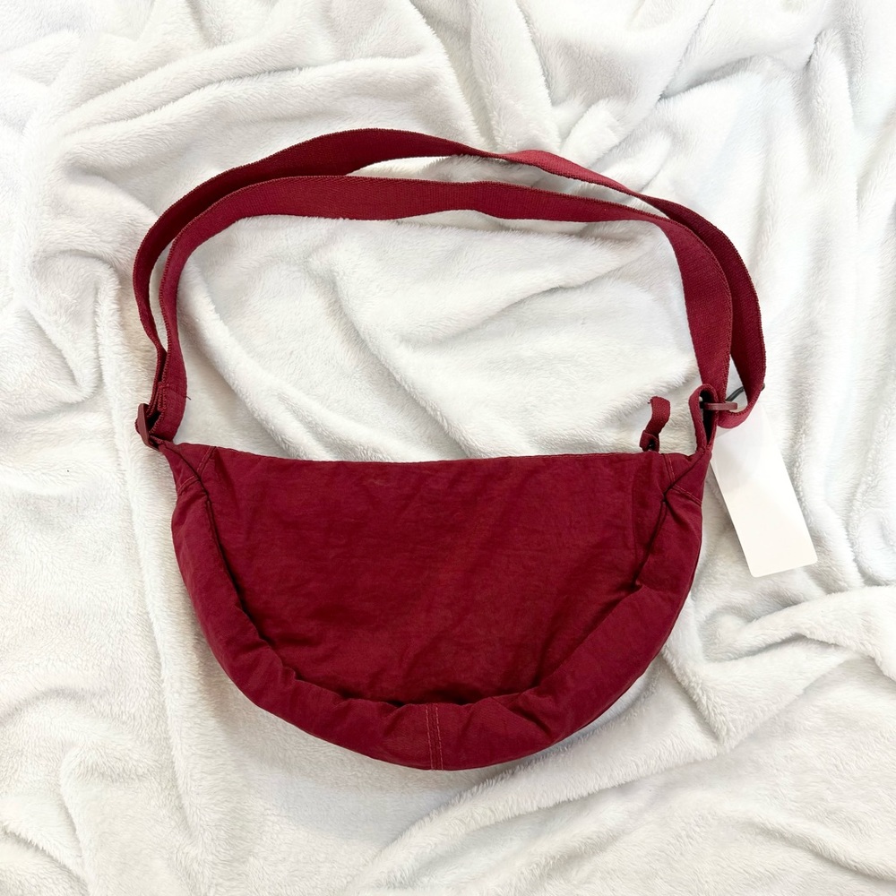 Red Dumpling Crescent Shoulder Bag Uniqlo Baggu
